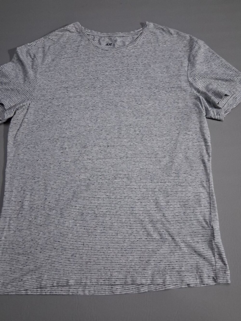 H & M MEN'S SLIM FIT T-SHIRT